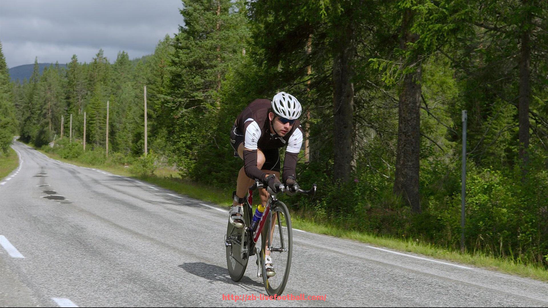 足球直播-火箭队中文文字版球衣设计与视觉传达分析